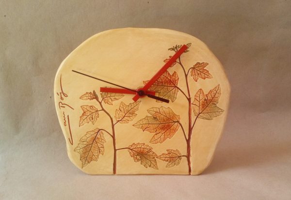reloj hojas marrón mediano